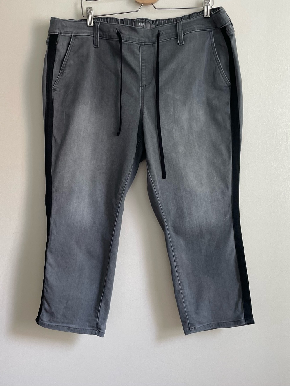 Torrid Gray Pull On Cropped Jeans Black Side Stripe Plus Size 2
